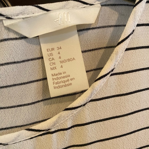 🎉SOLD LOCALLY🎉 H&M black and white stripe - Picture 3 of 5